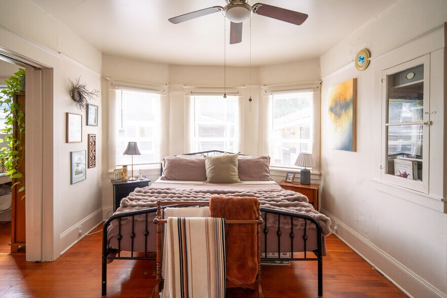 More Photos Of 3911 SE 28th Pl, Portland Apartments For Sale