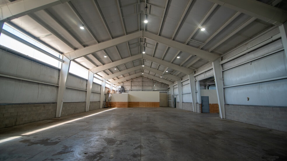 More Photos Of 250 Edwards Ave, New Castle Warehouse For Lease