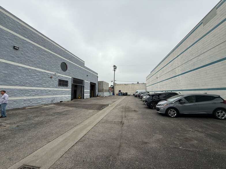 More Photos Of 3800 S Hill St, Los Angeles Warehouse For Sale