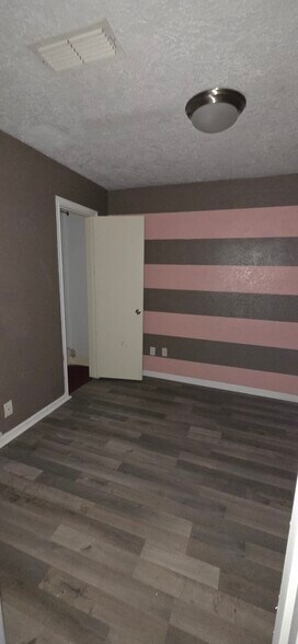 More Photos Of 309 E Main St, Humble General Retail For Lease