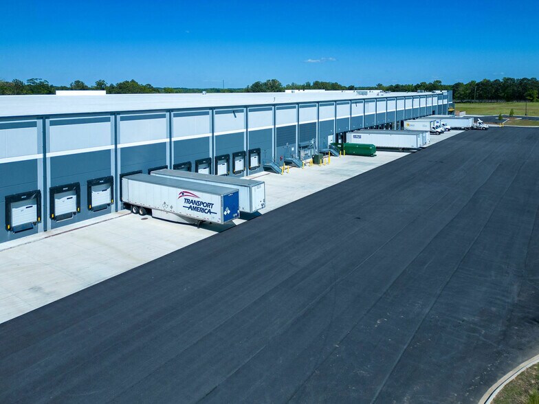 More Photos Of 240 George Roy Pky, Calera Industrial For Lease