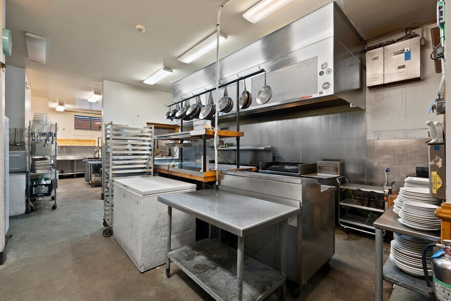 More Photos Of 102 S 1st Ave, Sandpoint Storefront Retail Office For Sale