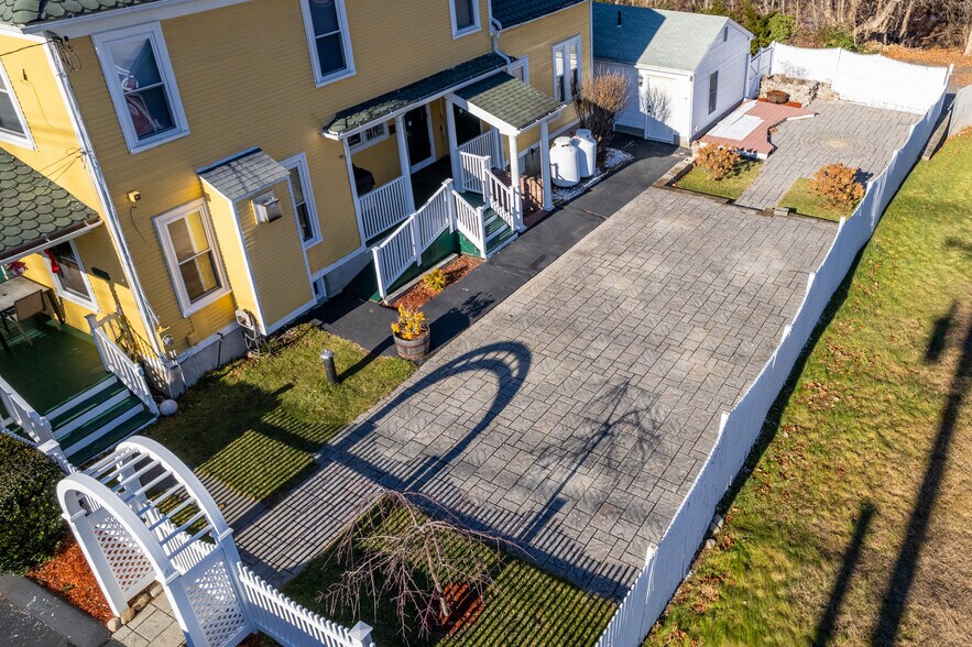 More Photos Of 181 W State St, Granby Storefront Retail Residential For Sale