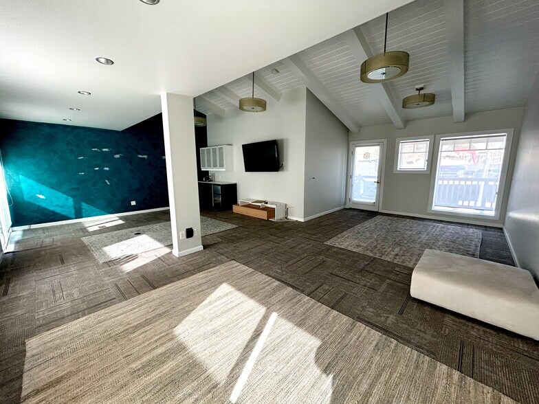 More Photos Of 3713 Highland Ave, Manhattan Beach Storefront For Lease