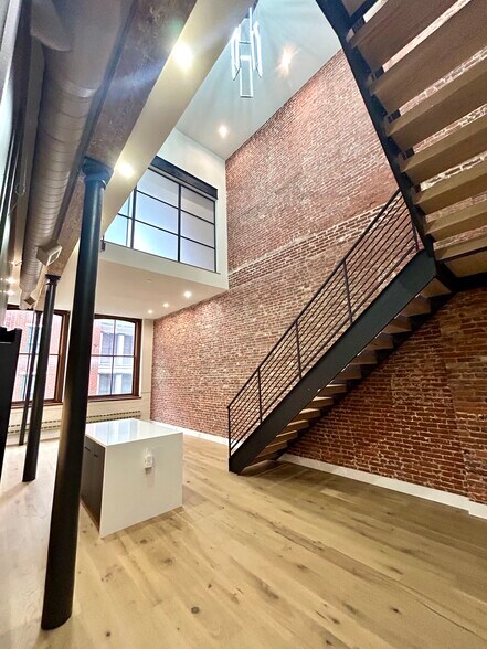 More Photos Of 32-34 S Strawberry St, Philadelphia Loft Creative Space For Sale