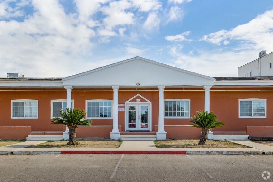 More Photos Of 9441-9477 N Opal Ave, Mentone Distribution For Lease