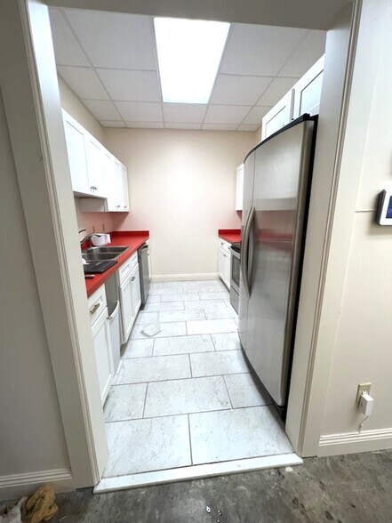 More Photos Of 1410 Apache Dr, Mccomb Freestanding For Lease