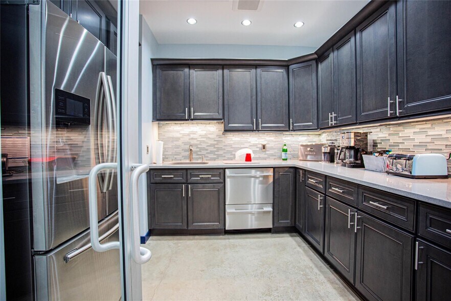 More Photos Of 200 Atlantic Ave, Oceanside Office For Sale