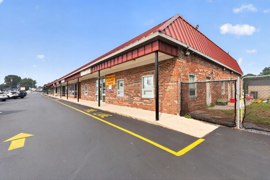 More Photos Of 1111-1135 Powell Rd, Brookhaven Freestanding For Sale