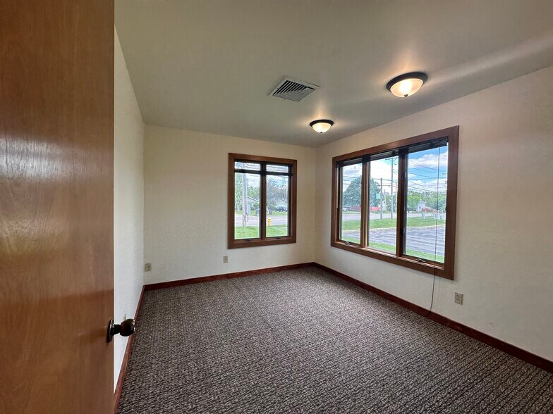 More Photos Of 7209 Mill Run Rd, Fort Wayne Office For Lease