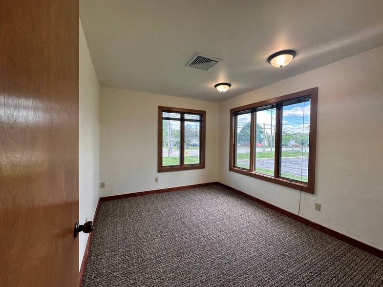 More Photos Of 7209 Mill Run Rd, Fort Wayne Office For Sale