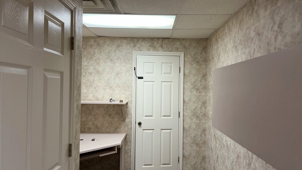 More Photos Of 12373 Scarsdale Blvd, Houston Unknown For Lease