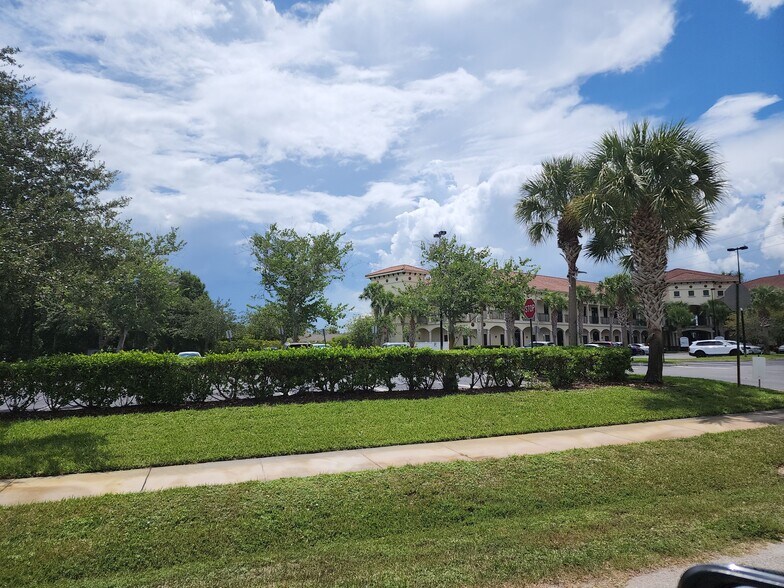 More Photos Of 1400 Hillmoor Dr, Port Saint Lucie Medical For Sale