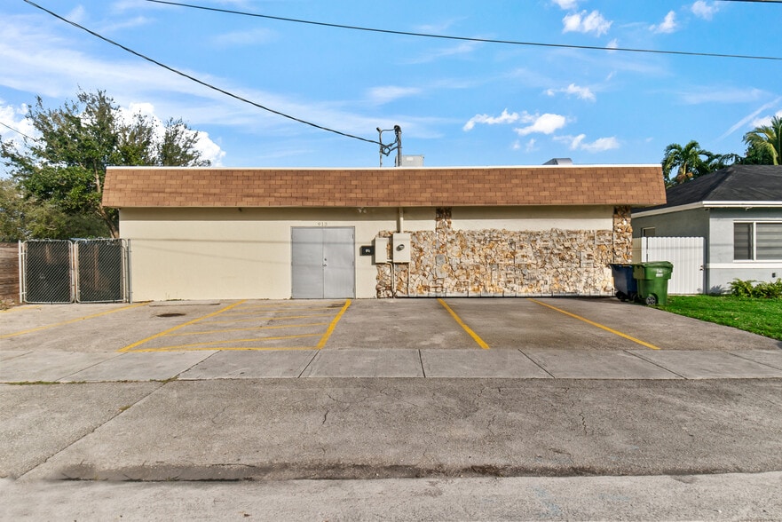 More Photos Of 913 SW 8th Ave, Hallandale Beach Warehouse For Lease