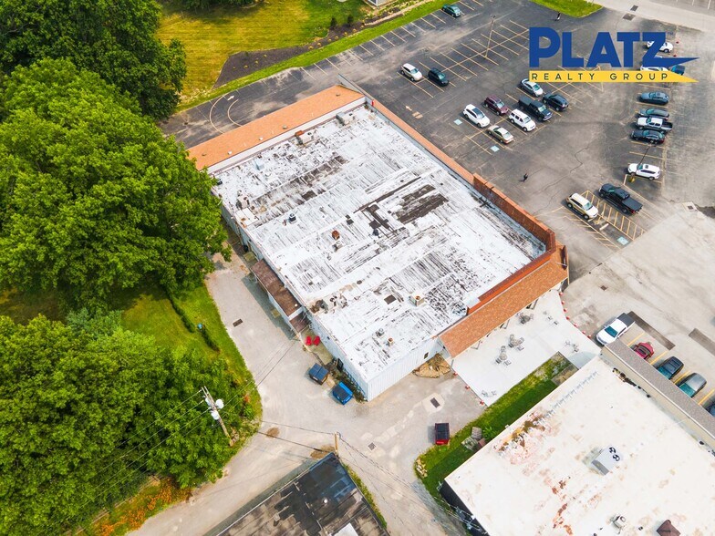 More Photos Of Mew Middletown Plaza, New Middletown Unknown For Lease