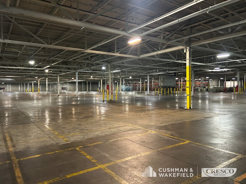 More Photos Of 6800 Center Rd, Ashtabula Warehouse For Lease