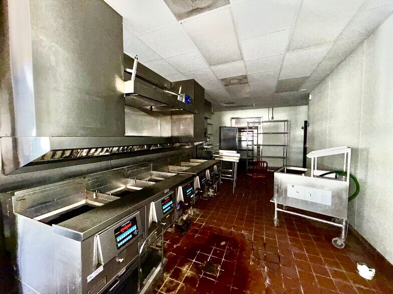 More Photos Of 302 N Main St, Cedartown Freestanding For Lease
