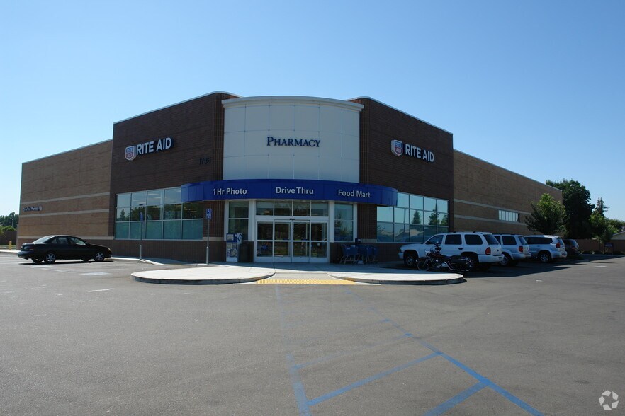 More Photos Of 1735 E Walnut Ave, Visalia Drugstore For Sale