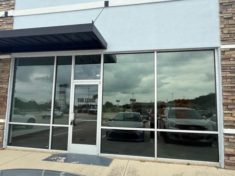 More Photos Of 1401 S US Highway 81-287, Decatur Storefront Retail Office For Lease