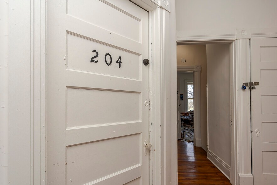More Photos Of 199 E Loudon Ave, Lexington Office Residential For Sale