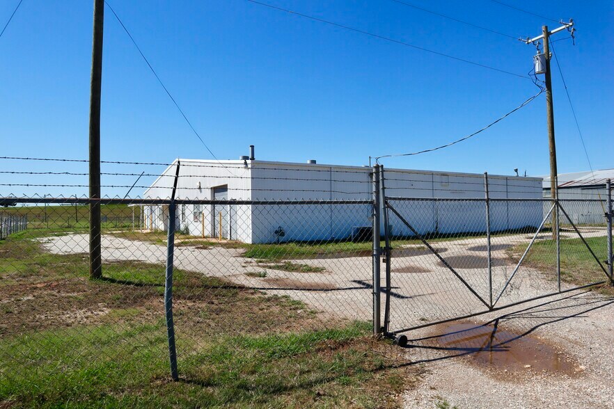 More Photos Of 3224 Industrial Dr, Wichita Falls Manufacturing For Lease