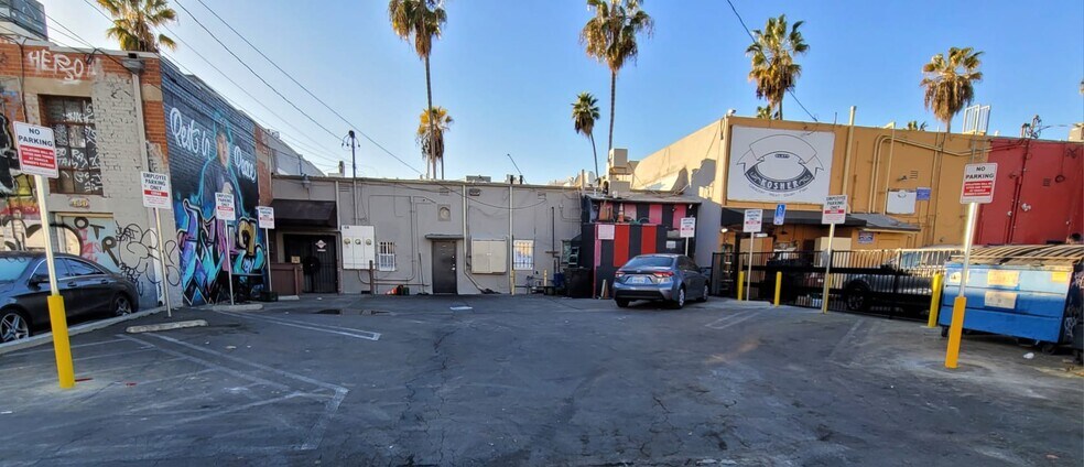 More Photos Of 438 N Fairfax Ave, Los Angeles Storefront For Lease