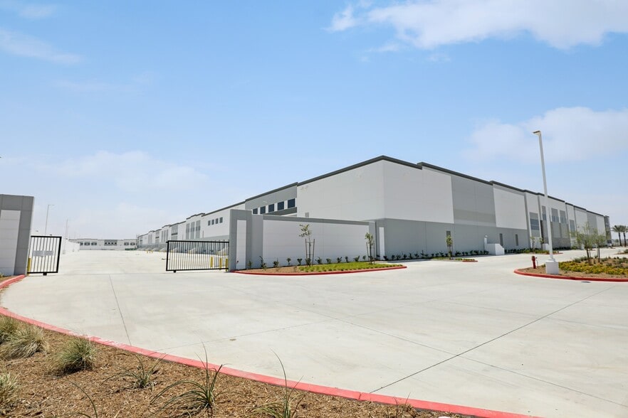 More Photos Of 3600 Redlands Ave, Perris Distribution For Lease