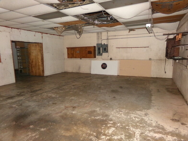 More Photos Of 2120 E Edgewood Dr, Lakeland Industrial For Lease