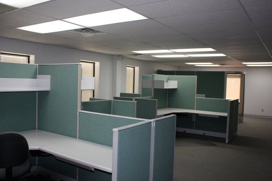 More Photos Of 13720 E 42nd Ter, Independence Office For Lease