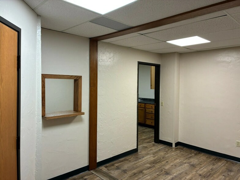 More Photos Of 2801 Parklawn Dr, Midwest City Medical For Lease