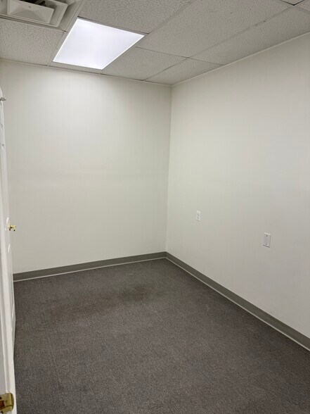 More Photos Of 23127 Three Notch Rd, California Office For Lease