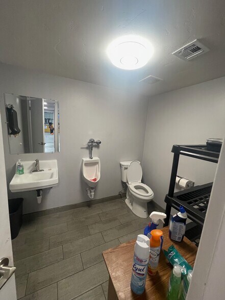 More Photos Of 1640 W Acoma Blvd, Lake Havasu City Showroom For Sale
