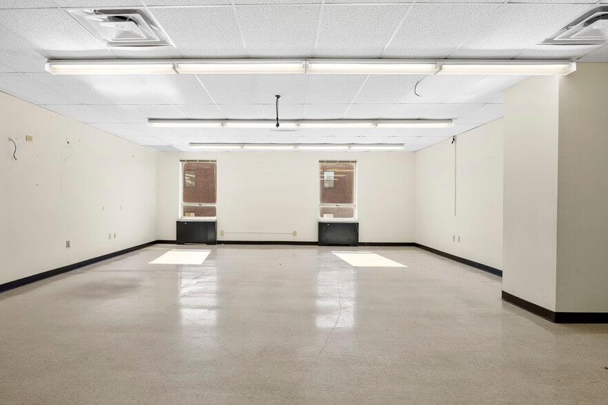More Photos Of 30-32 N Russell Rd, Albany Office For Sale