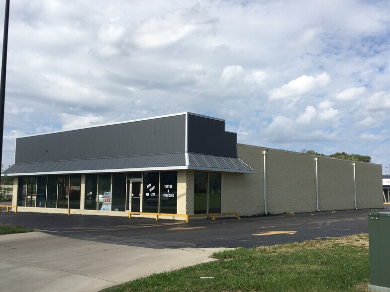 More Photos Of 2826 Lincolnway E, Mishawaka Restaurant For Lease