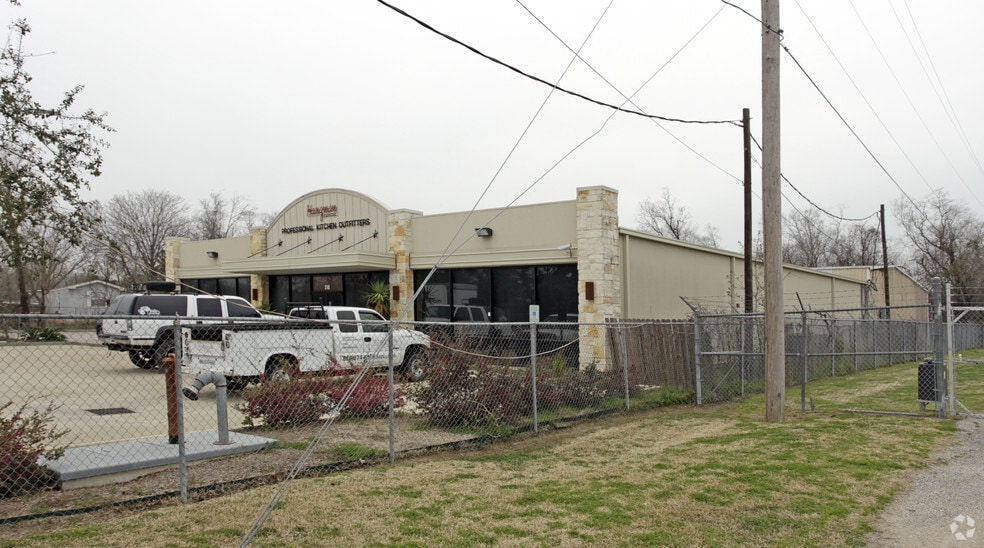 More Photos Of 210 Brand Ln, Stafford Warehouse For Lease