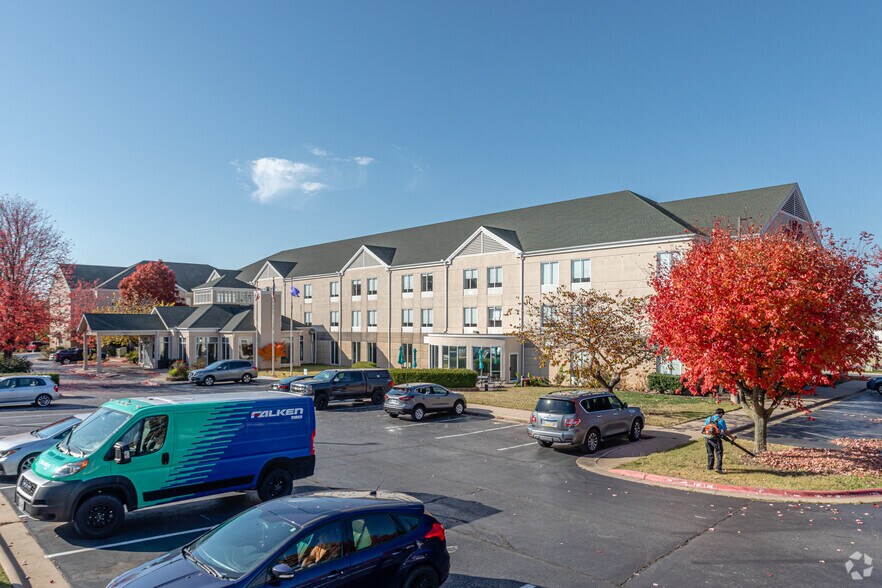 More Photos Of 2204 SE Walton Blvd, Bentonville Hotel For Sale