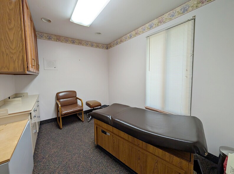 More Photos Of 1134 S Linden Rd, Flint Medical For Sale