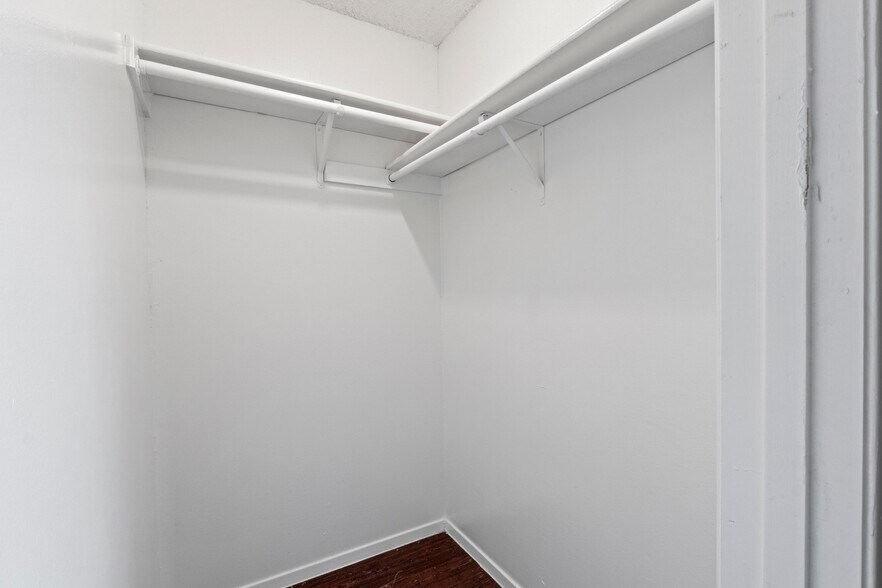 More Photos Of 6913 Wentworth Dr, Austin Multifamily For Sale