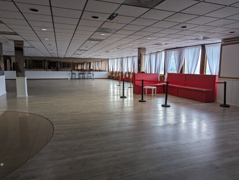 More Photos Of 1224 NE 163rd St, North Miami Beach Storefront Retail Office For Sale