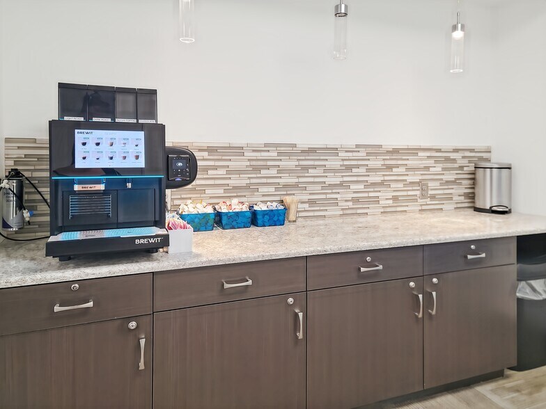 More Photos Of 10920 W Lincoln Ave, Milwaukee Coworking Space