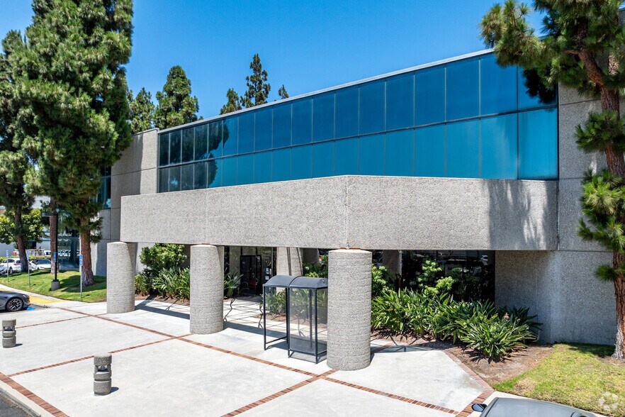 More Photos Of 7345 Orangewood Ave, Garden Grove Warehouse For Lease