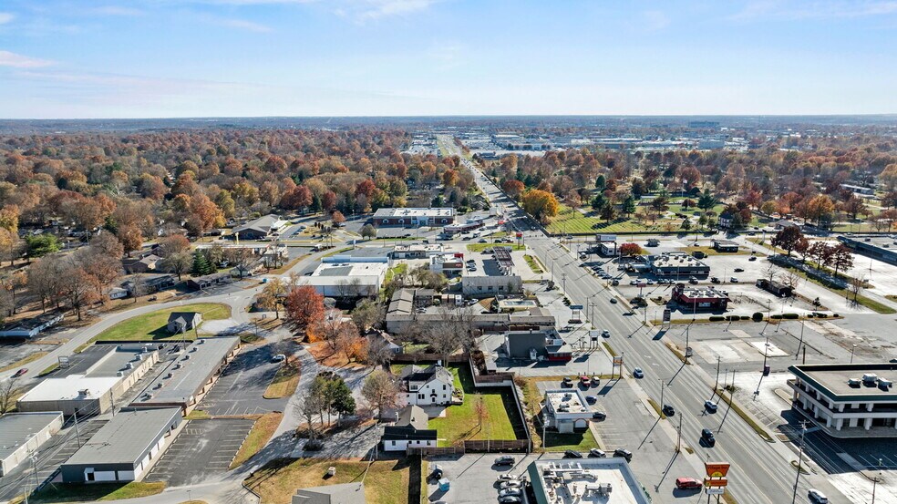 More Photos Of 2049 S Brentwood Blvd, Springfield Office For Sale