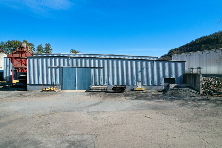 More Photos Of 158 La Barre St, Hancock Warehouse For Sale