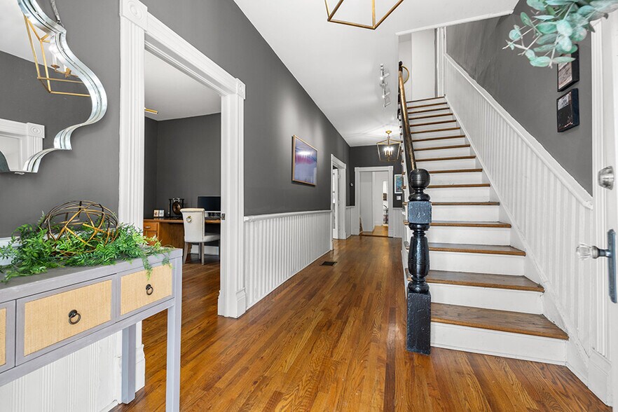 More Photos Of 306 E Oak Ave, Tampa Office For Sale