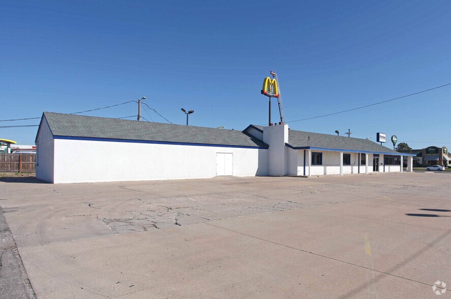 More Photos Of 2120 N 14th St, Ponca City Freestanding For Lease