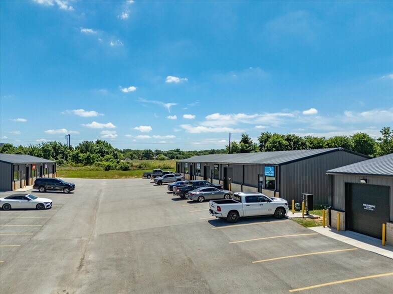 More Photos Of 200-225 West Side Dr, Decatur Light Distribution For Lease