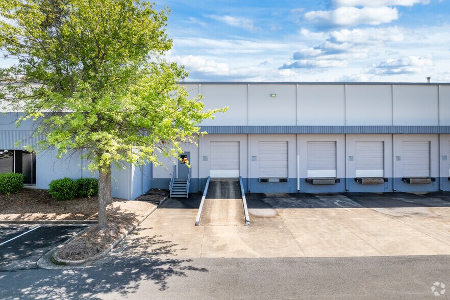 More Photos Of 3655 Atlanta Industrial Dr NW, Atlanta Warehouse For Lease