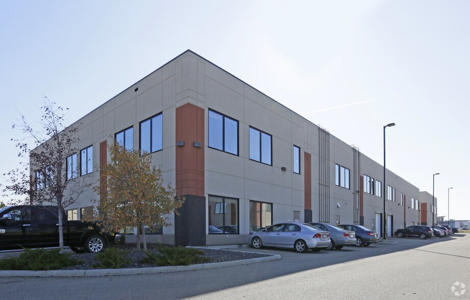 More Photos Of 2518-2532 Ellwood Dr SW, Edmonton Office For Sale