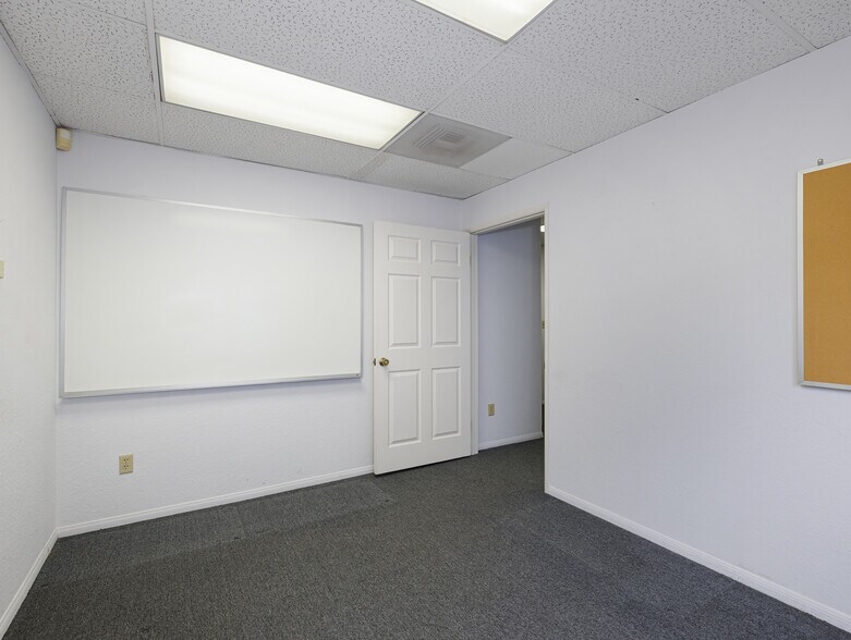 More Photos Of 302 W Grand Ave, El Segundo Office For Lease