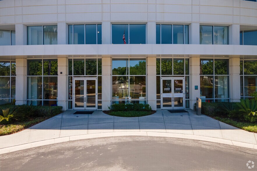 More Photos Of 11950 Corporate Blvd, Orlando Office For Sale